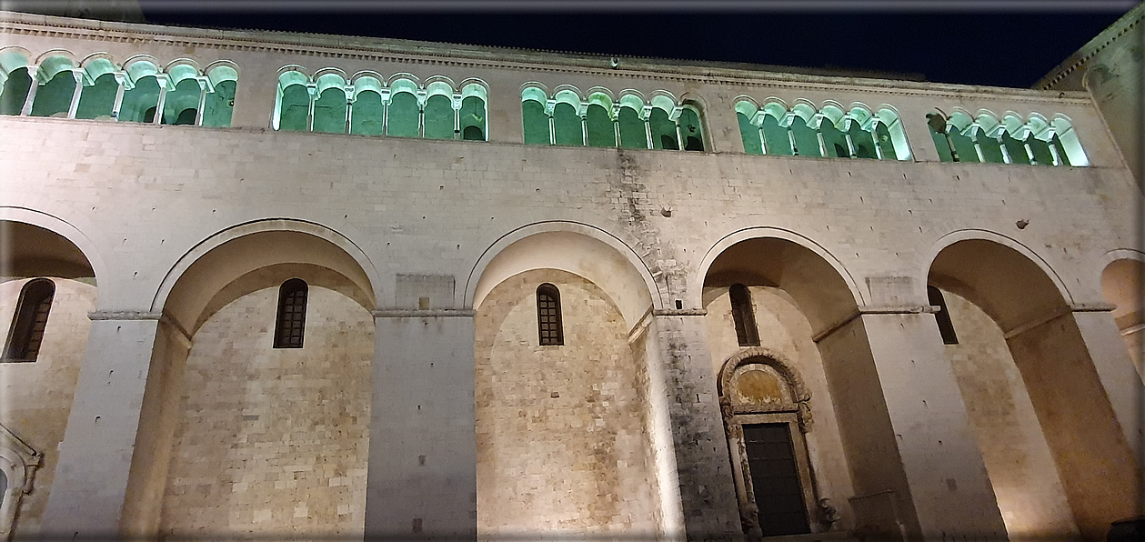 foto Bari di notte